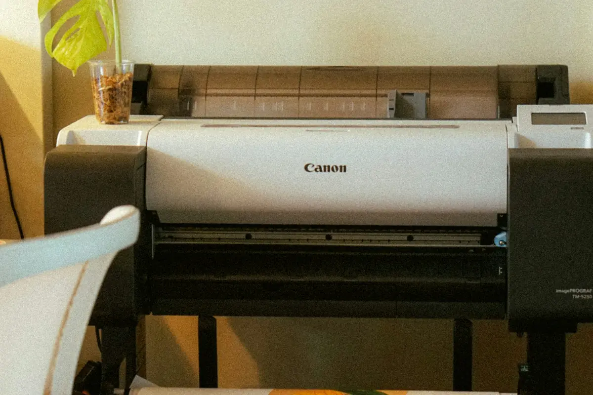 Grootformaat printer in een studio